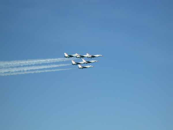 2011_Chicago_Air_Water_Show (5) Hyatt Thunderbirds